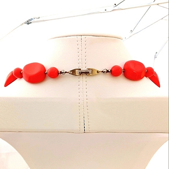 ORANGE BEAD NECKLACE vintage molded Bohemian long box clasp 70s 80s - Picture 3 of 7